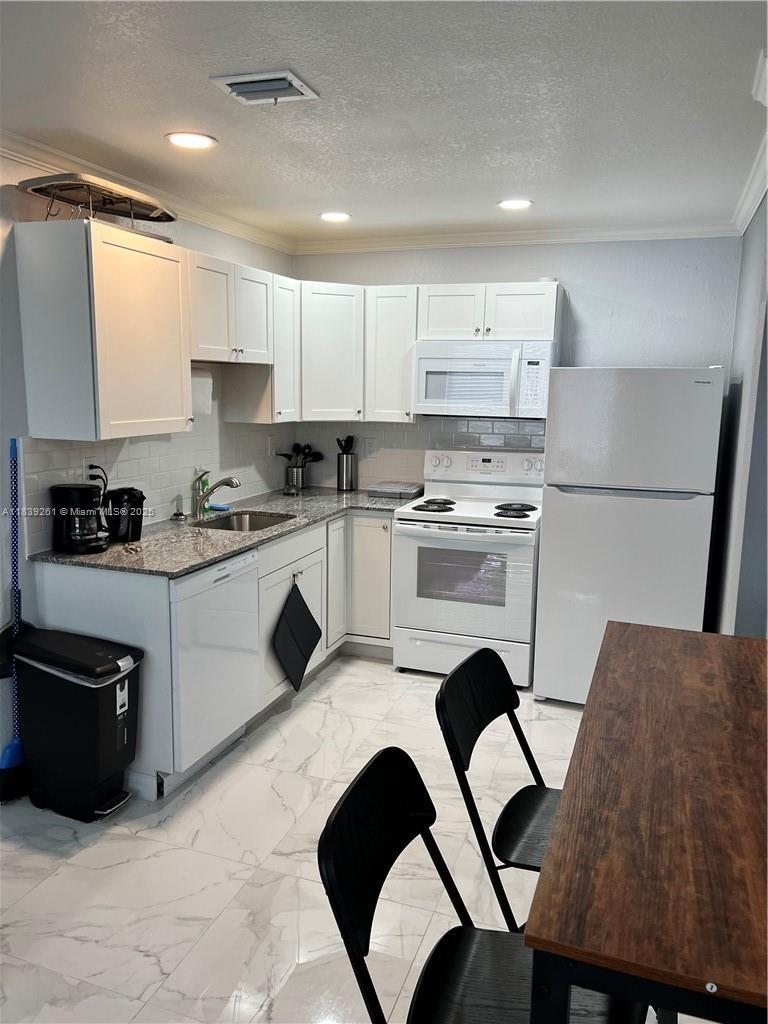 See details / 2400 sq. ft. $ 2025-08-06 0 Photo