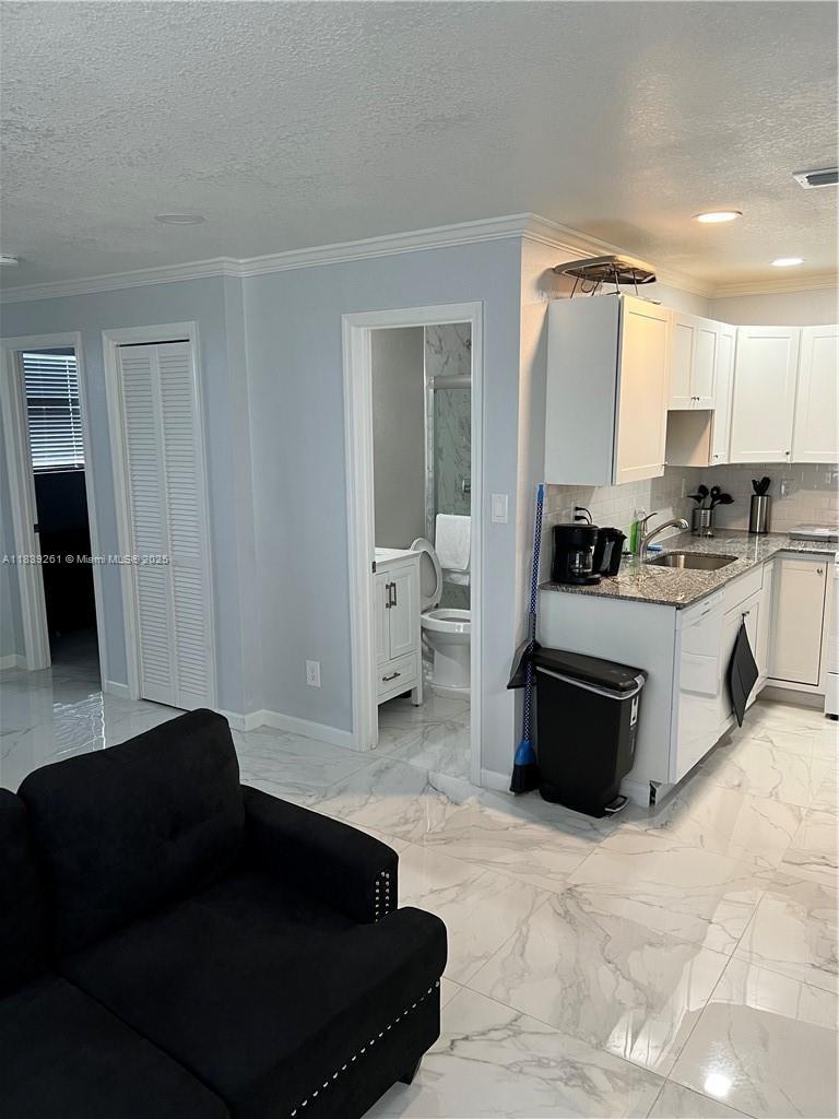 See details / 2400 sq. ft. $ 2025-08-06 0 Photo