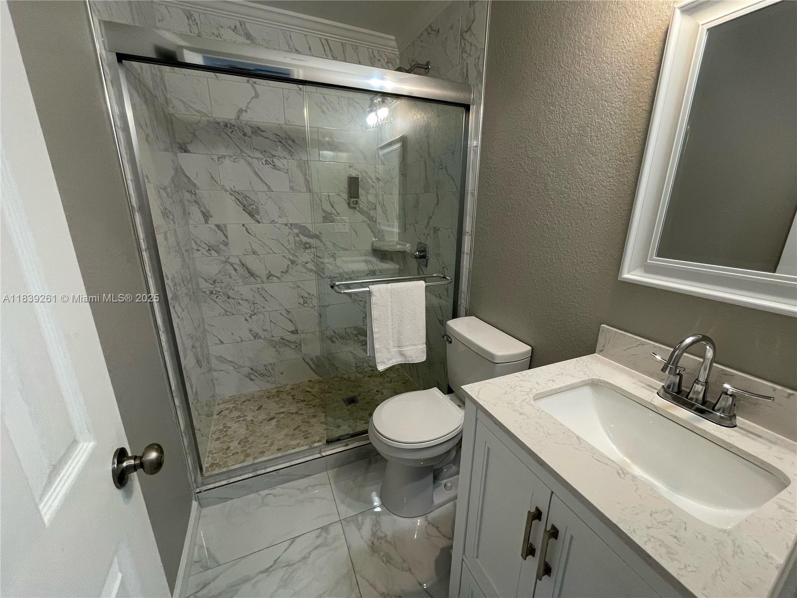 See details / 2400 sq. ft. $ 2025-08-06 0 Photo