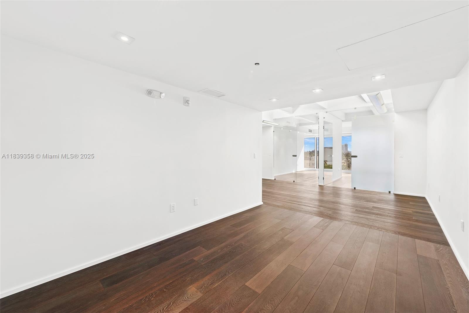 919  /   sq. ft. $ 2025-07-12 0 Photo
