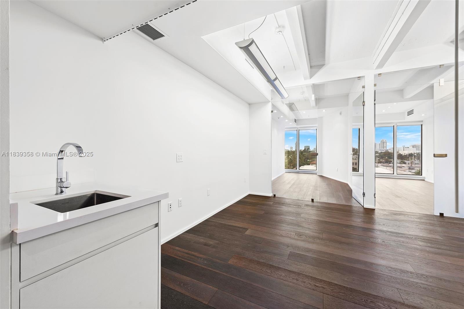 919  /   sq. ft. $ 2025-07-12 0 Photo