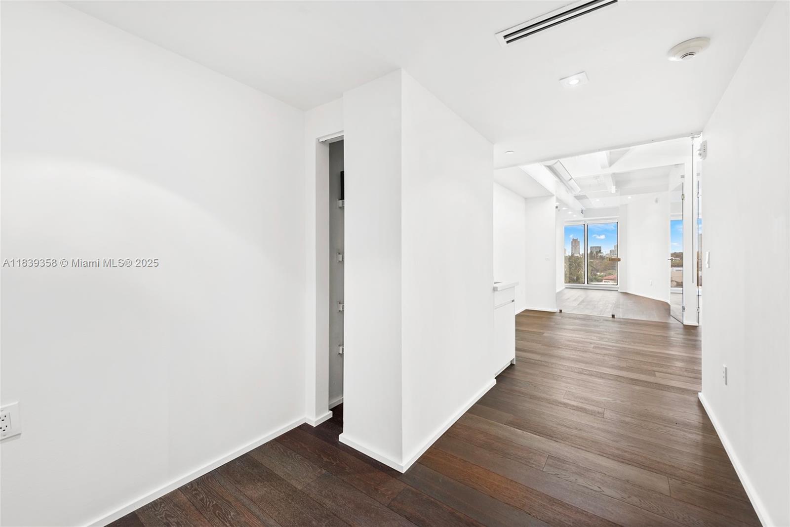 919  /   sq. ft. $ 2025-07-12 0 Photo