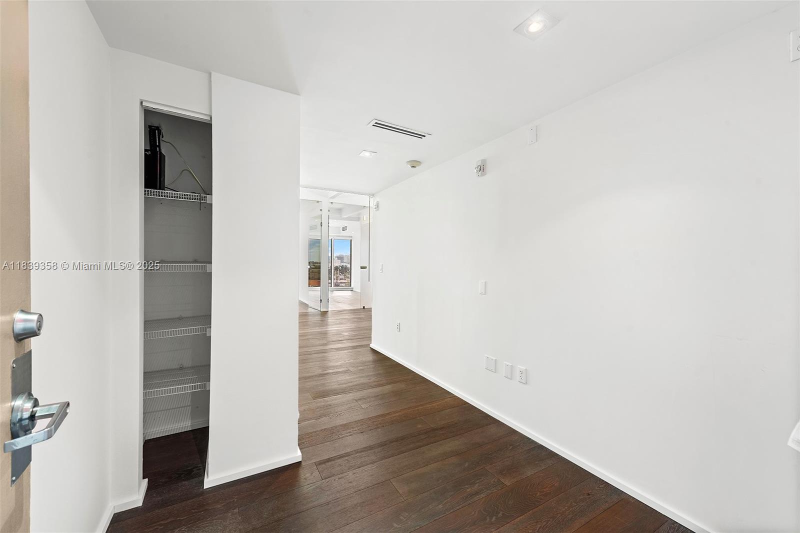 919  /   sq. ft. $ 2025-07-12 0 Photo