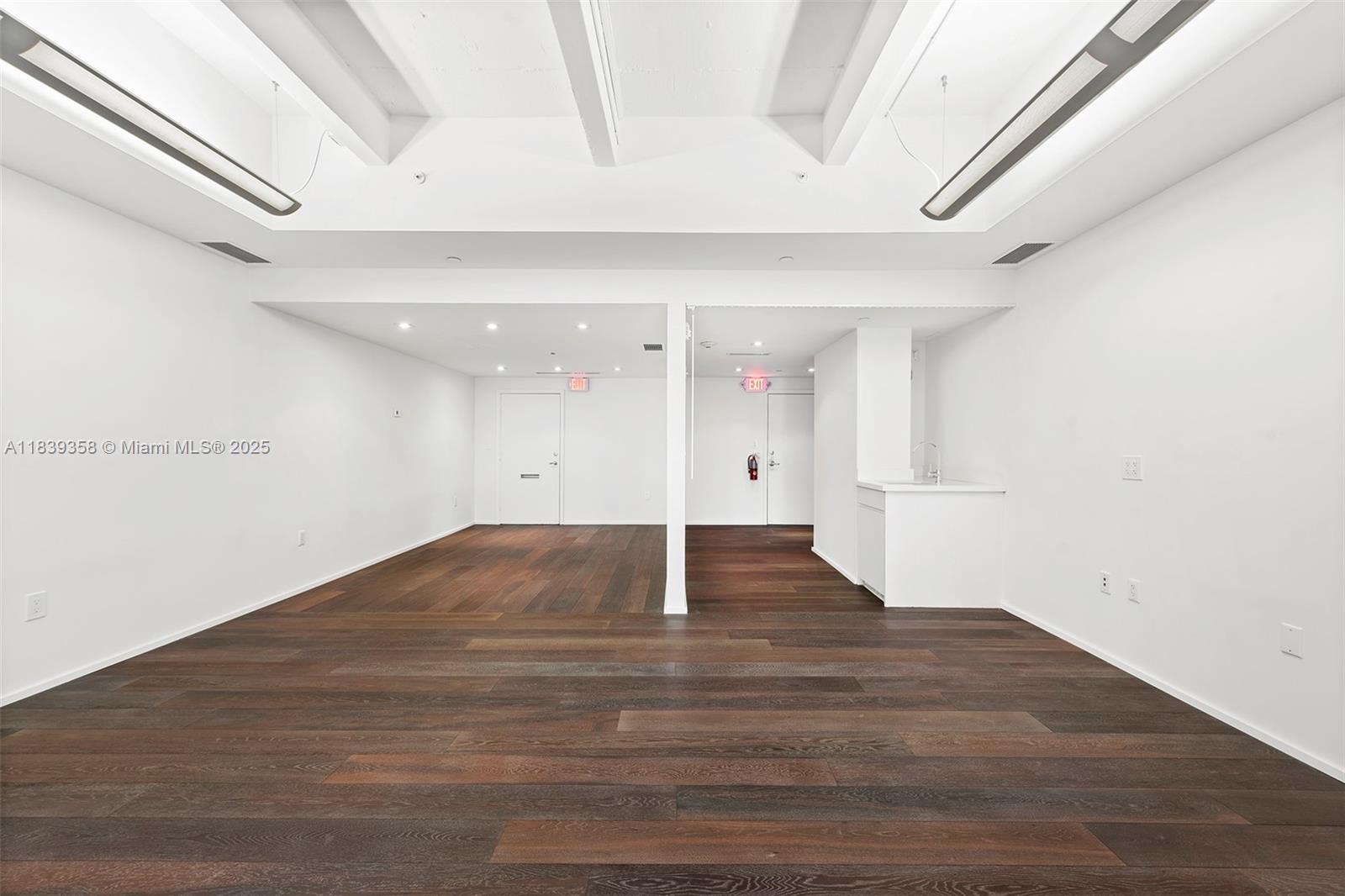 919  /   sq. ft. $ 2025-07-12 0 Photo