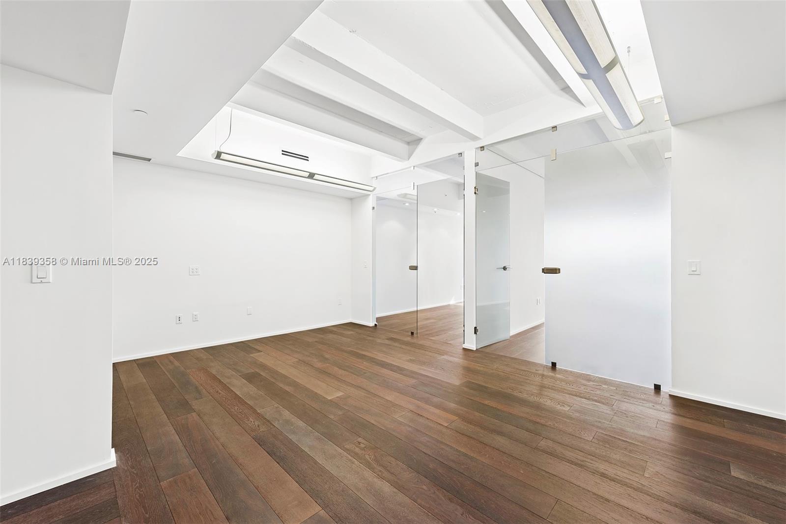 919  /   sq. ft. $ 2025-07-12 0 Photo