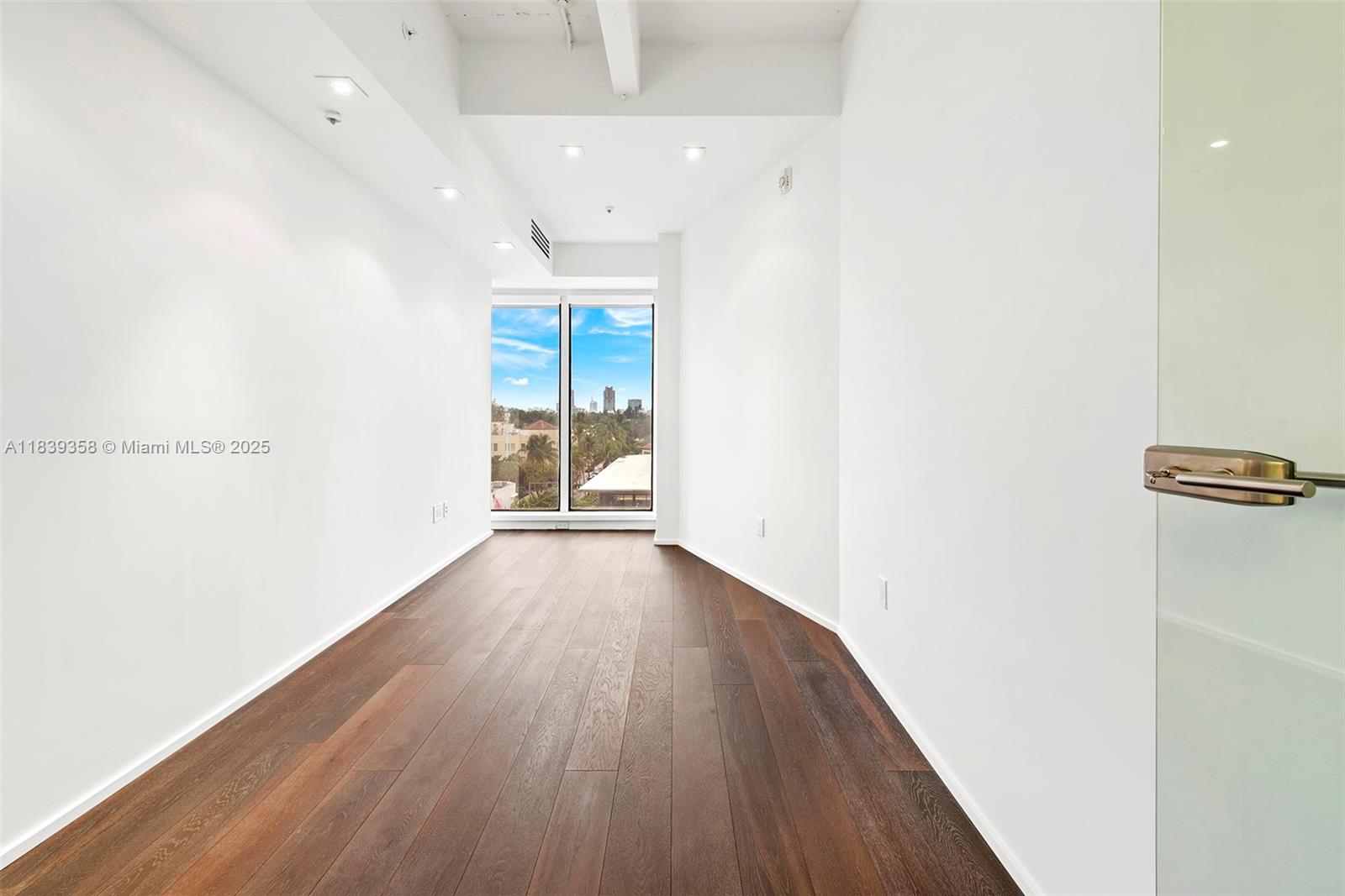 919  /   sq. ft. $ 2025-07-12 0 Photo