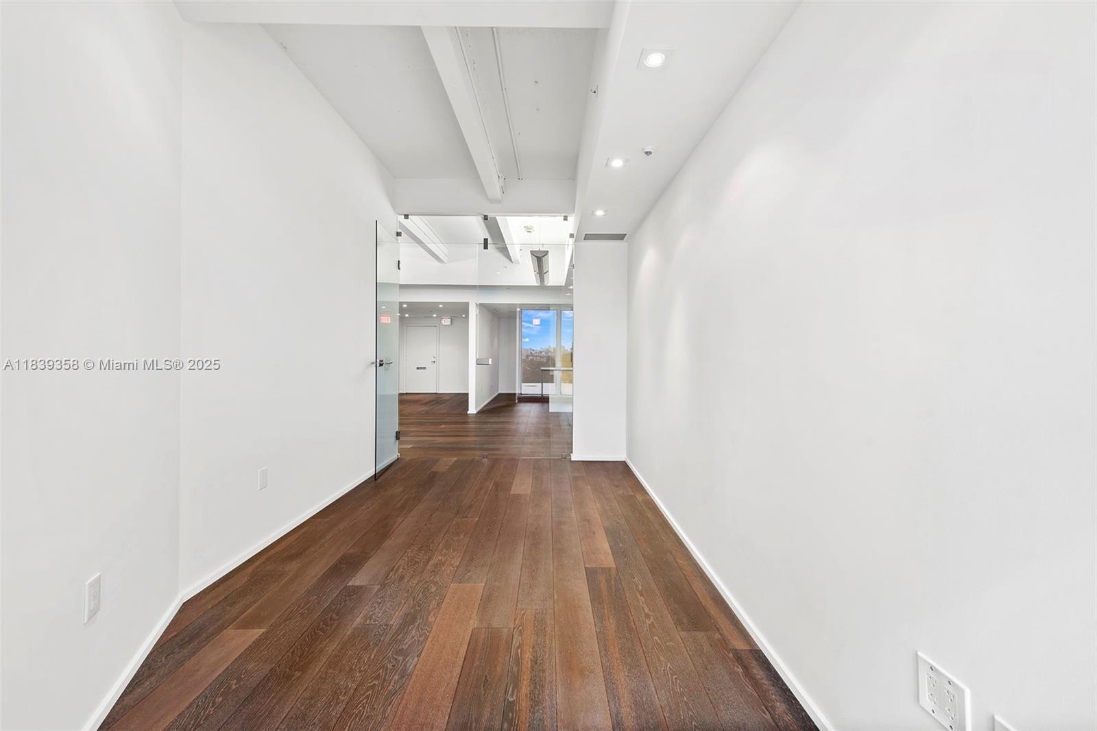 919  /   sq. ft. $ 2025-07-12 0 Photo