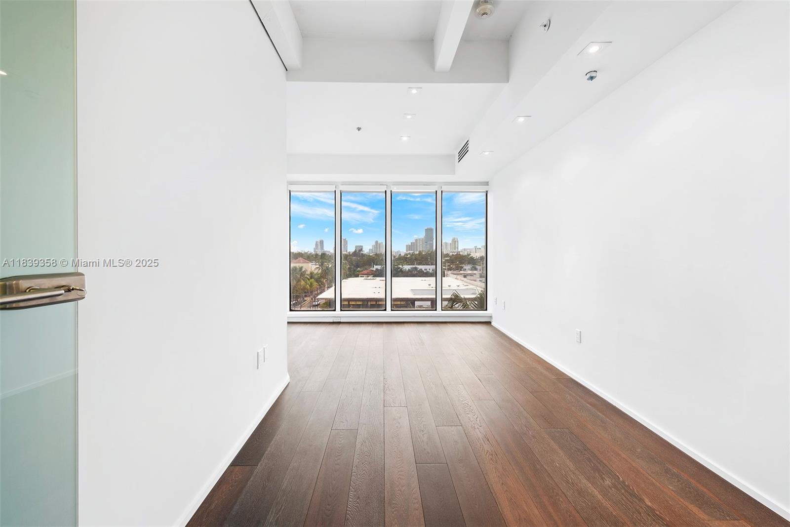 919  /   sq. ft. $ 2025-07-12 0 Photo