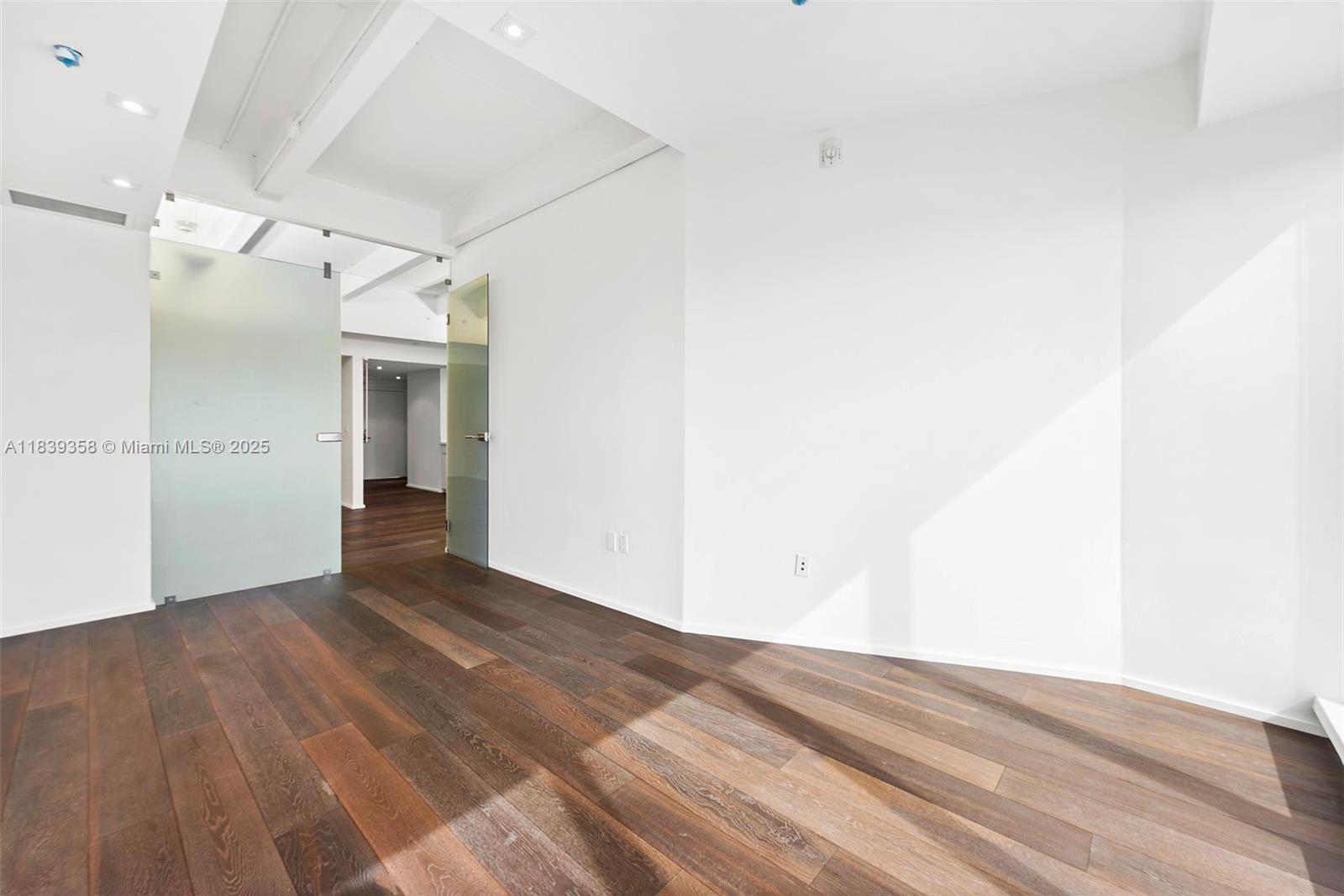919  /   sq. ft. $ 2025-07-12 0 Photo