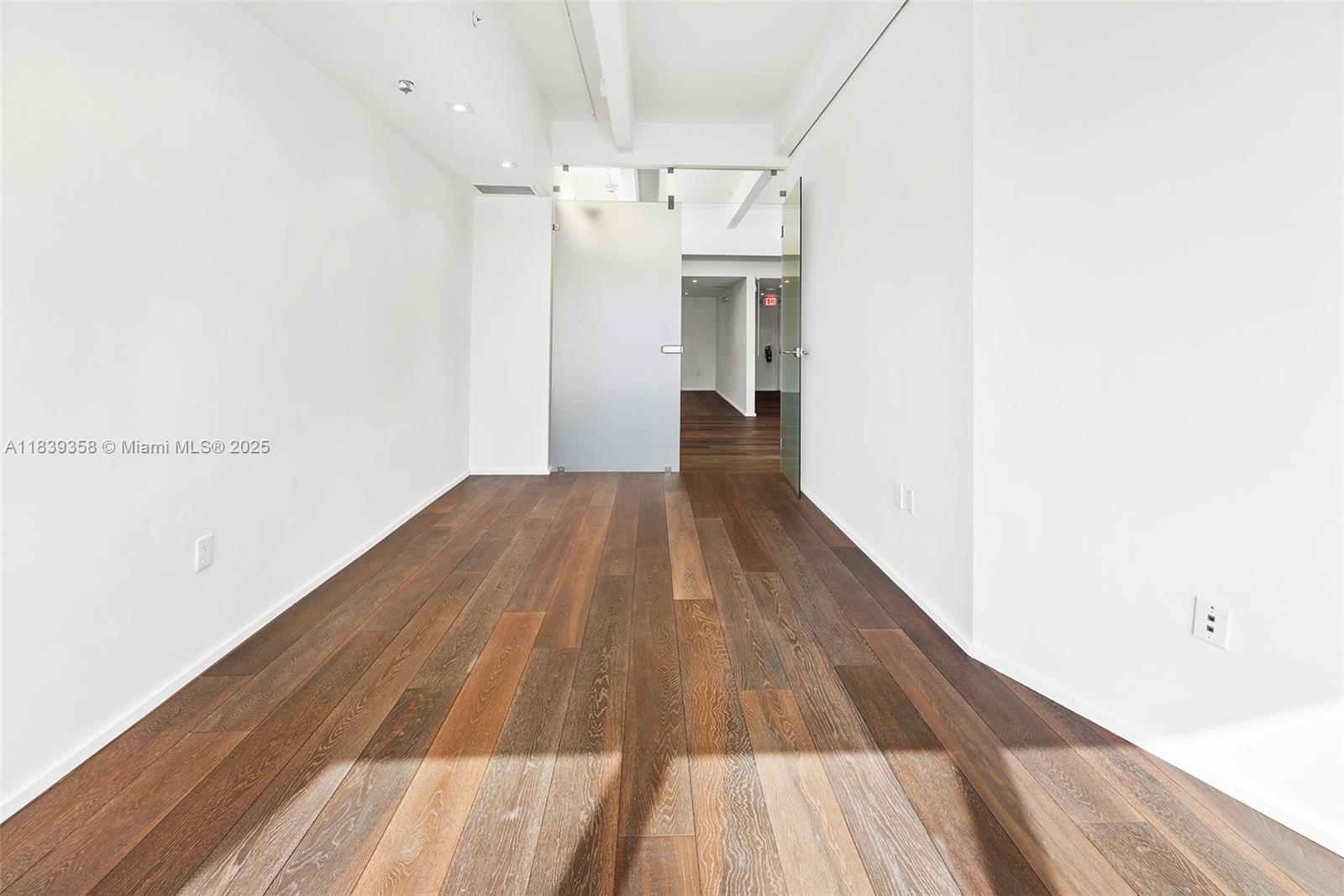 919  /   sq. ft. $ 2025-07-12 0 Photo