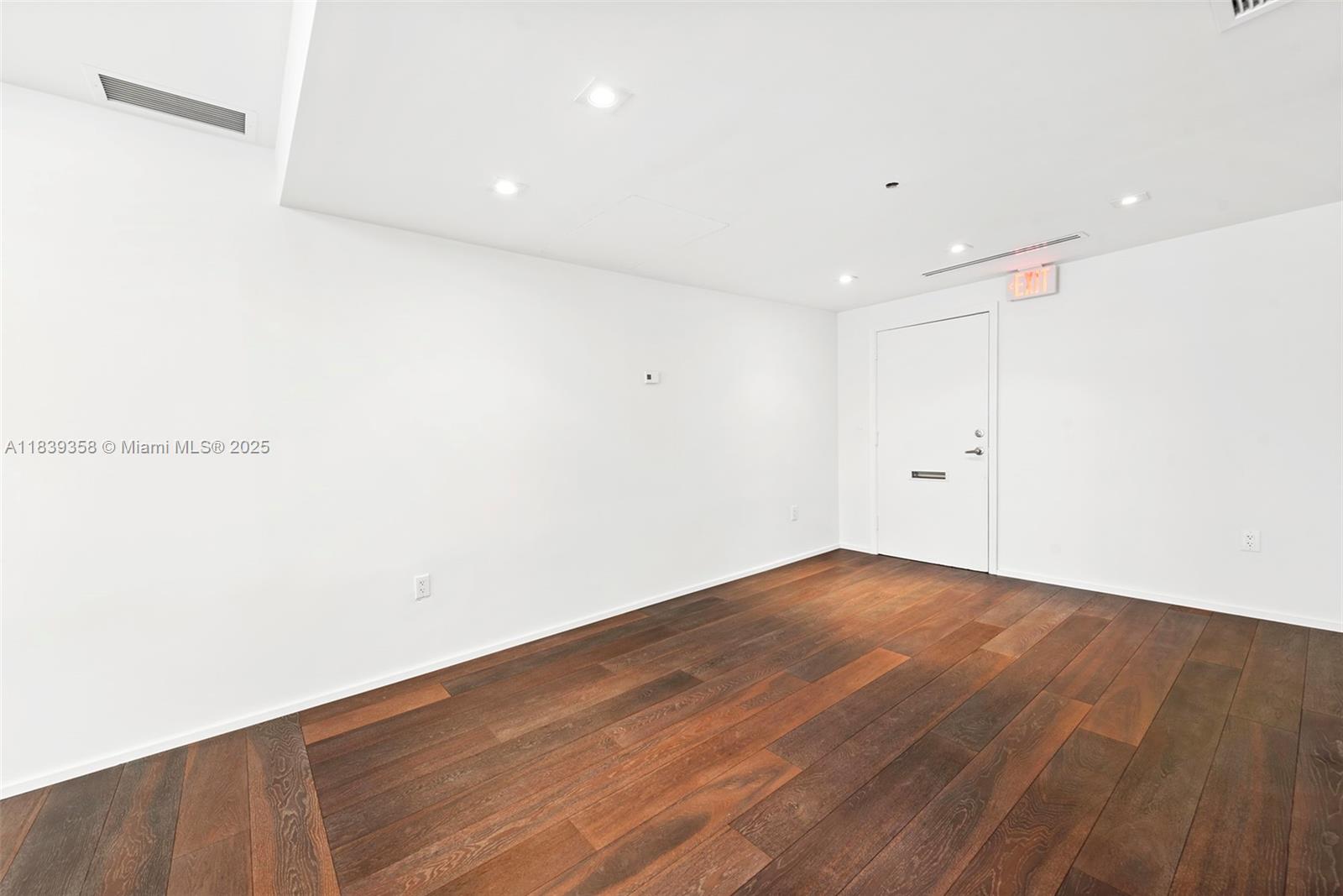 919  /   sq. ft. $ 2025-07-12 0 Photo