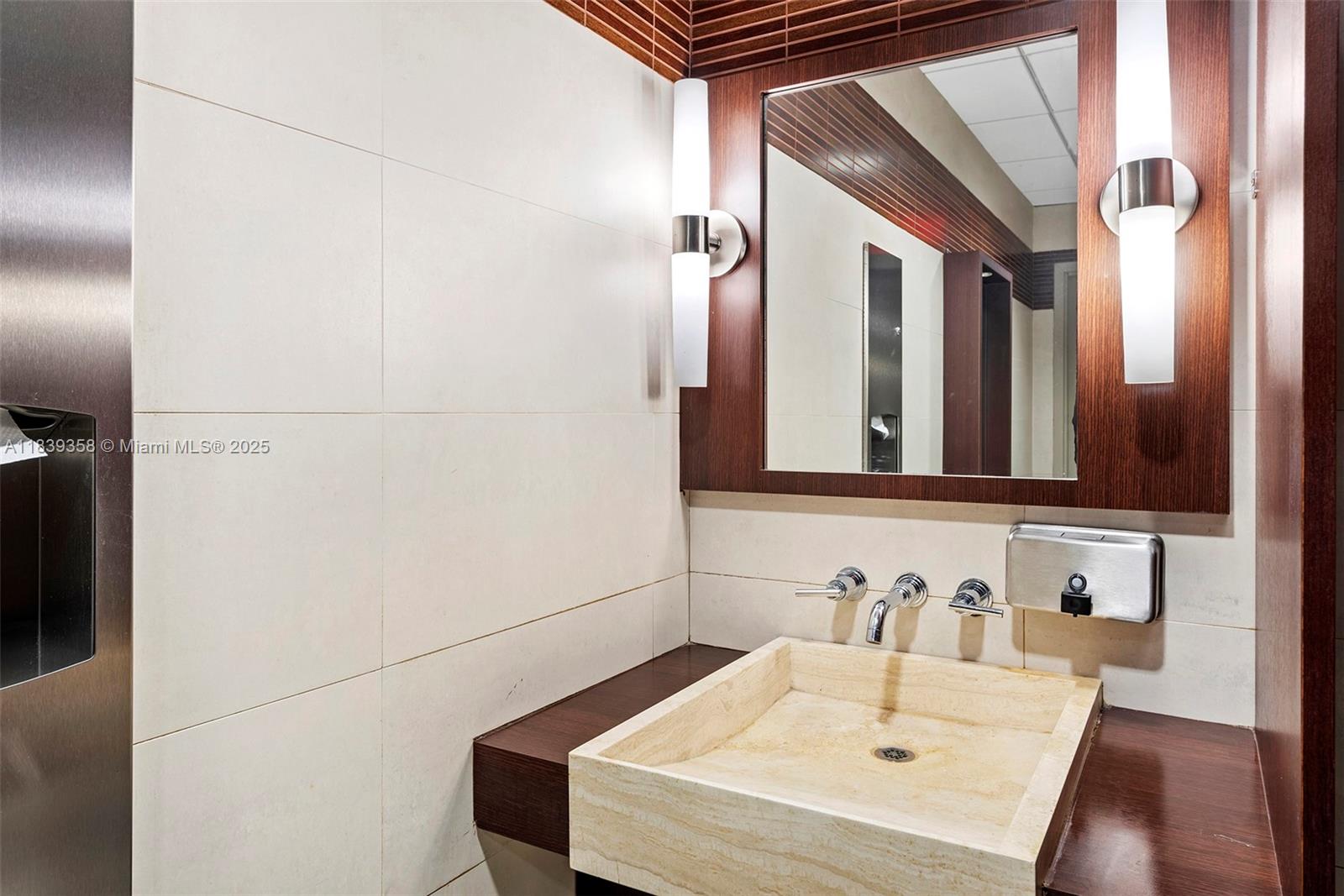 919  /   sq. ft. $ 2025-07-12 0 Photo