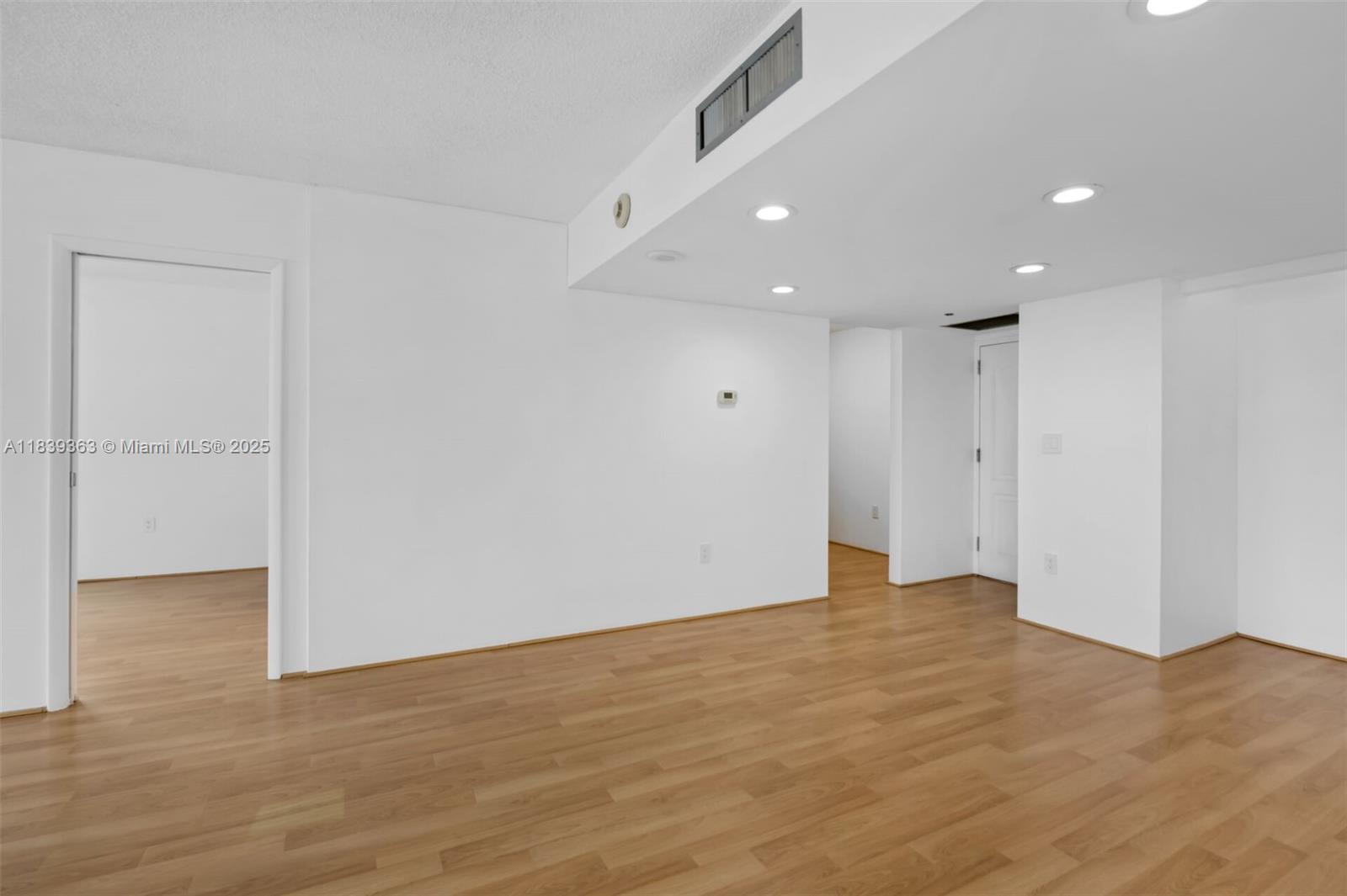 Photo of 3675 Country Club Dr  #2302, Aventura, Florida, 33180 - 