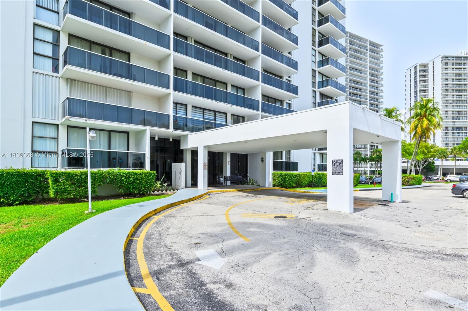 Photo of 3675 Country Club Dr #2302, Aventura, Florida, 33180 -