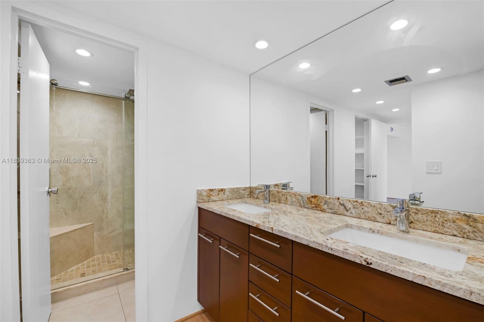 Photo of 3675 Country Club Dr  #2302, Aventura, Florida, 33180 - 