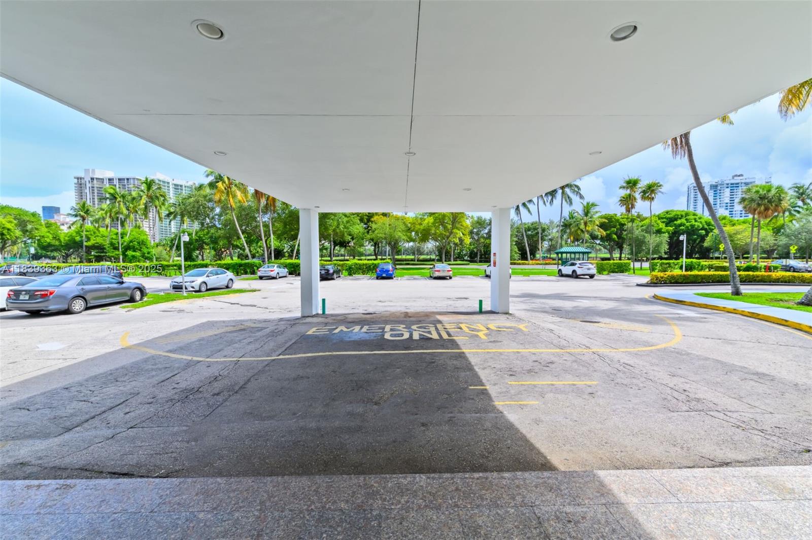 Photo of 3675 Country Club Dr  #2302, Aventura, Florida, 33180 - 