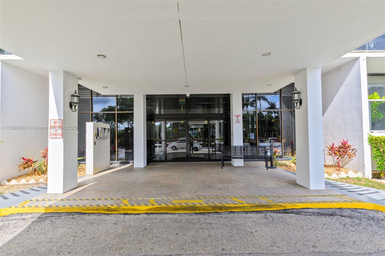 Photo of 3675 Country Club Dr  #2302, Aventura, Florida, 33180 - 