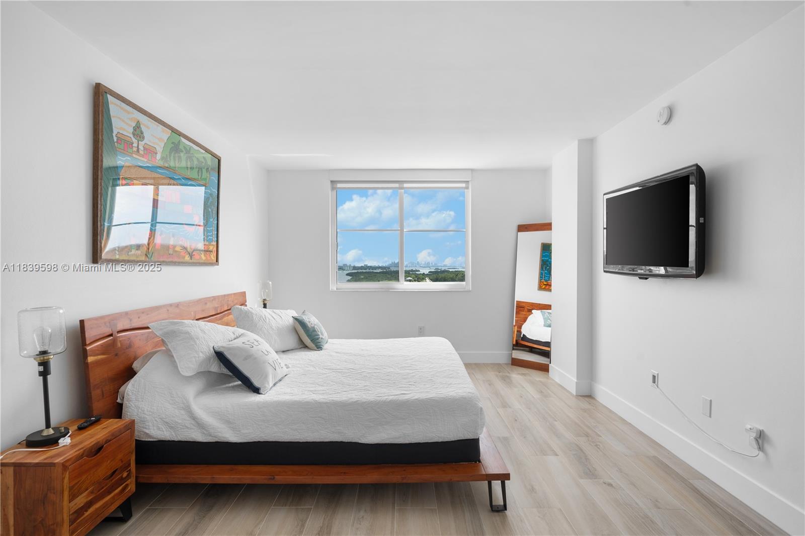 Ver detalles 1510 2 / 2 1220 sq. ft. $ 2025-07-13 0 foto