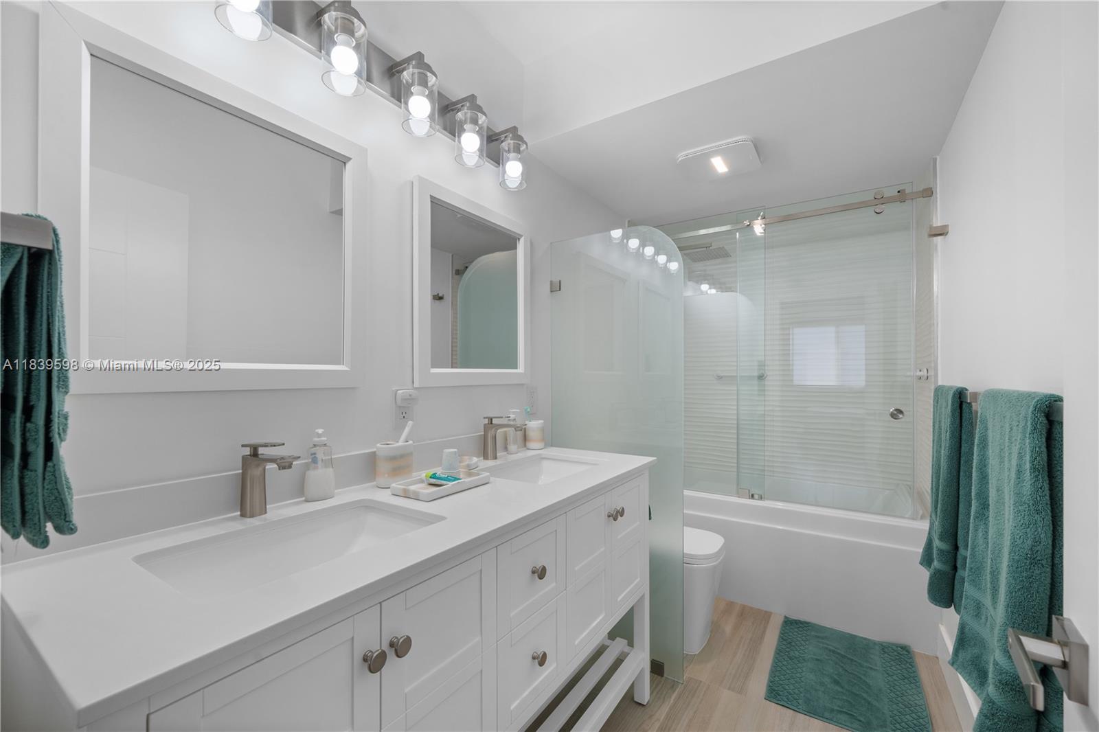 Ver detalles 1510 2 / 2 1220 sq. ft. $ 2025-07-13 0 foto