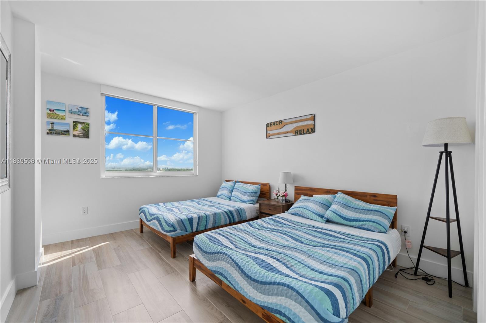 Ver detalles 1510 2 / 2 1220 sq. ft. $ 2025-07-13 0 foto