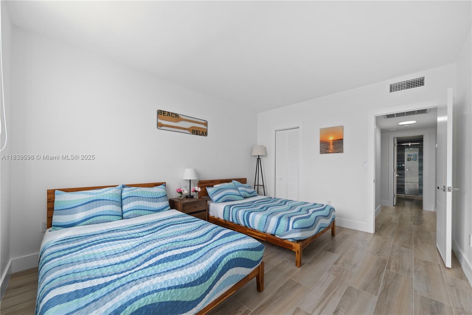 Ver detalles 1510 2 / 2 1220 sq. ft. $ 2025-07-13 0 foto