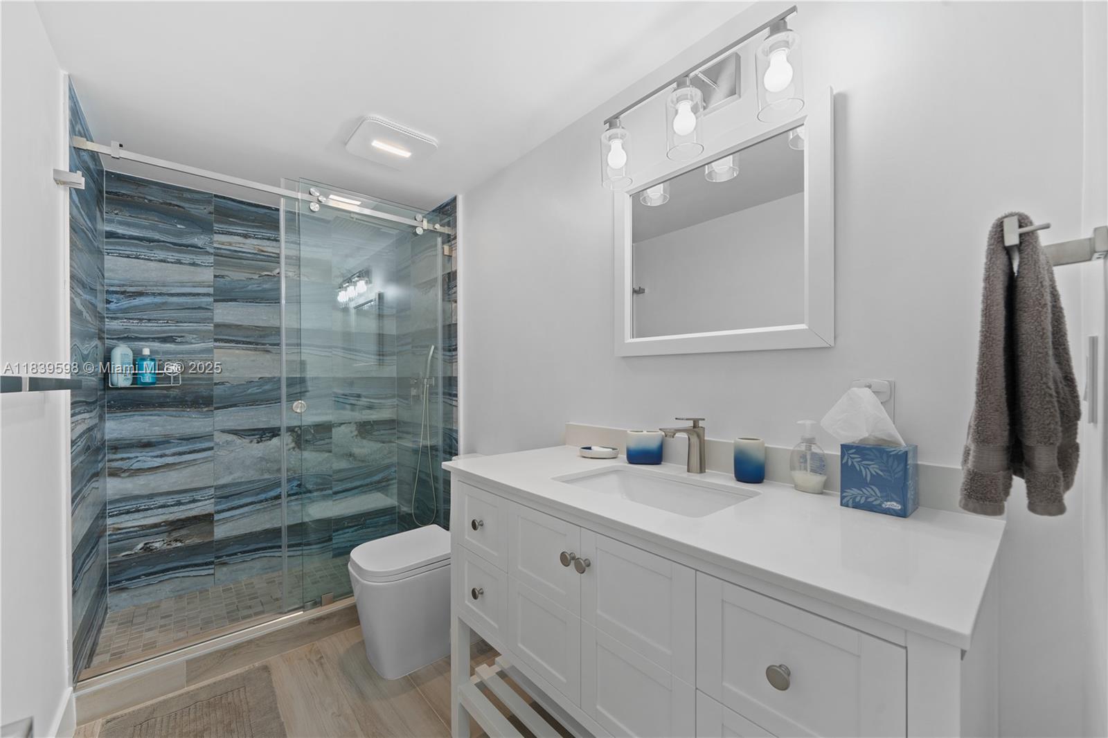 Ver detalles 1510 2 / 2 1220 sq. ft. $ 2025-07-13 0 foto