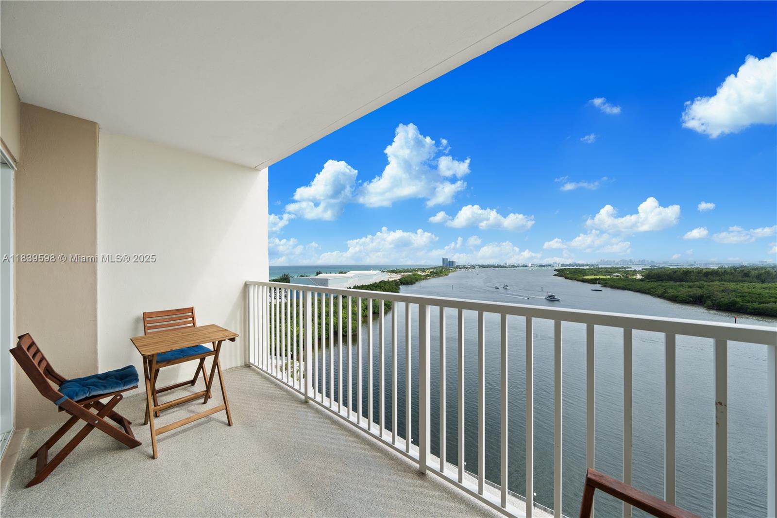 Ver detalles 1510 2 / 2 1220 sq. ft. $ 2025-07-13 0 foto
