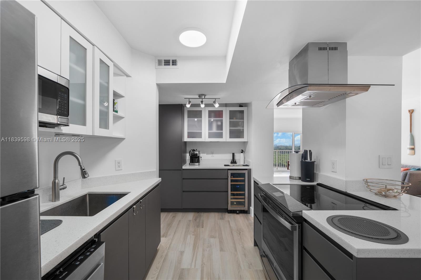 Ver detalles 1510 2 / 2 1220 sq. ft. $ 2025-07-13 0 foto