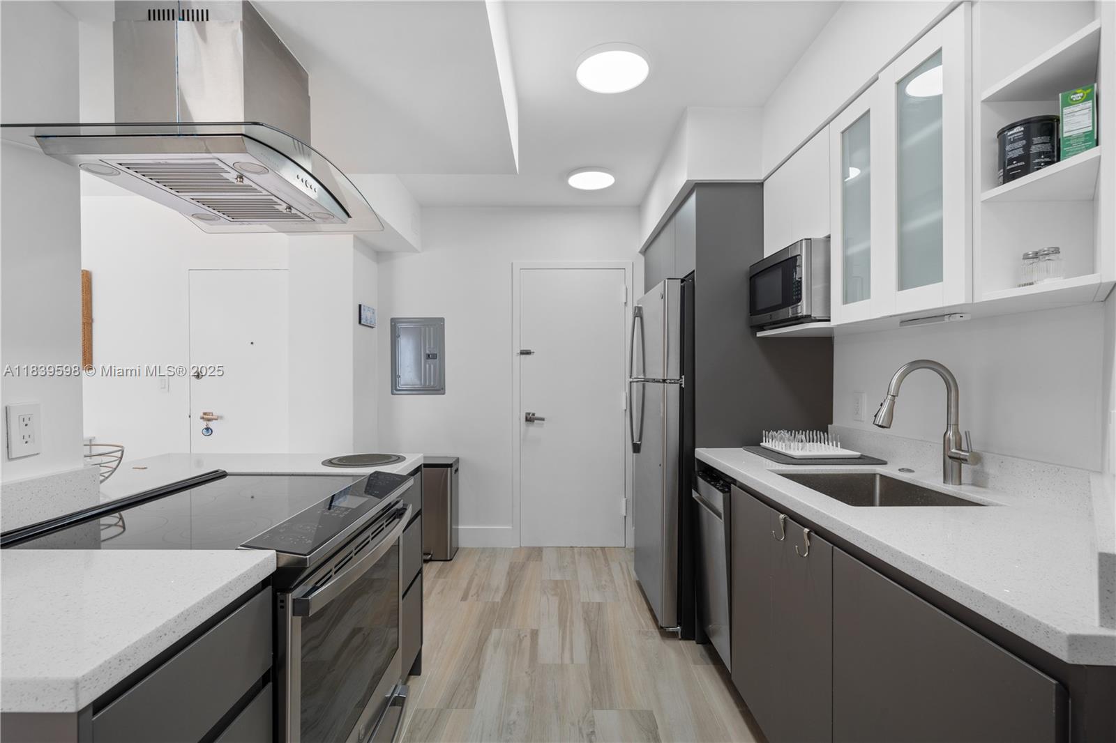 Ver detalles 1510 2 / 2 1220 sq. ft. $ 2025-07-13 0 foto