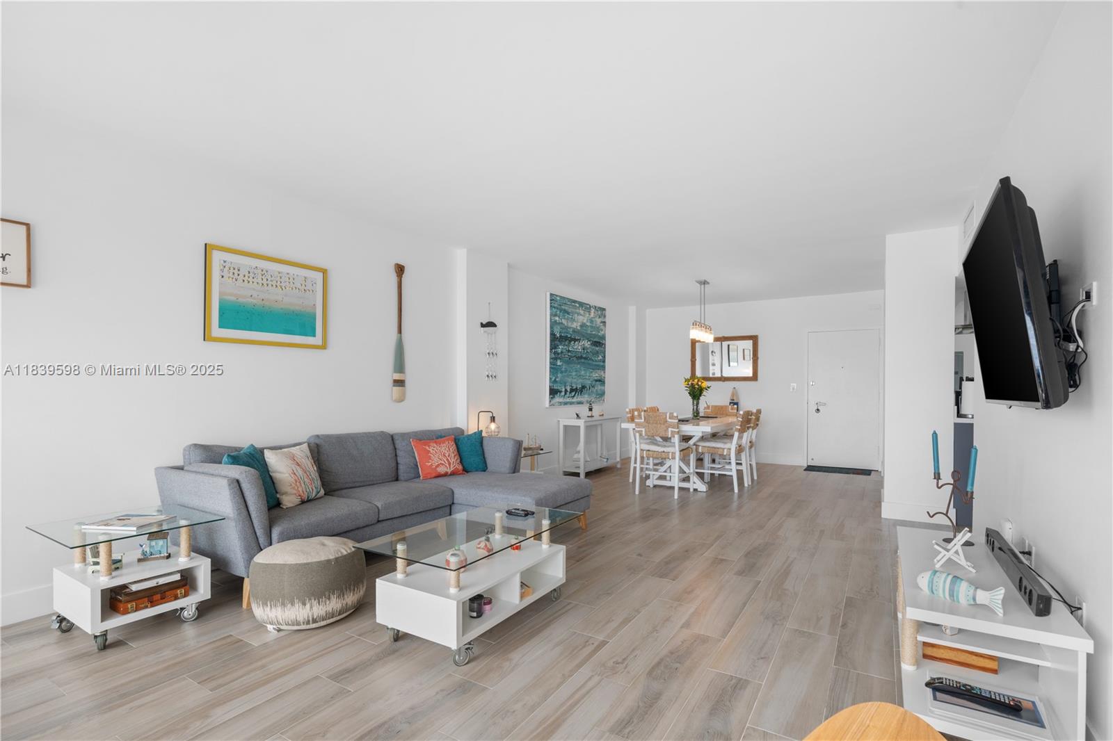 Ver detalles 1510 2 / 2 1220 sq. ft. $ 2025-07-13 0 foto