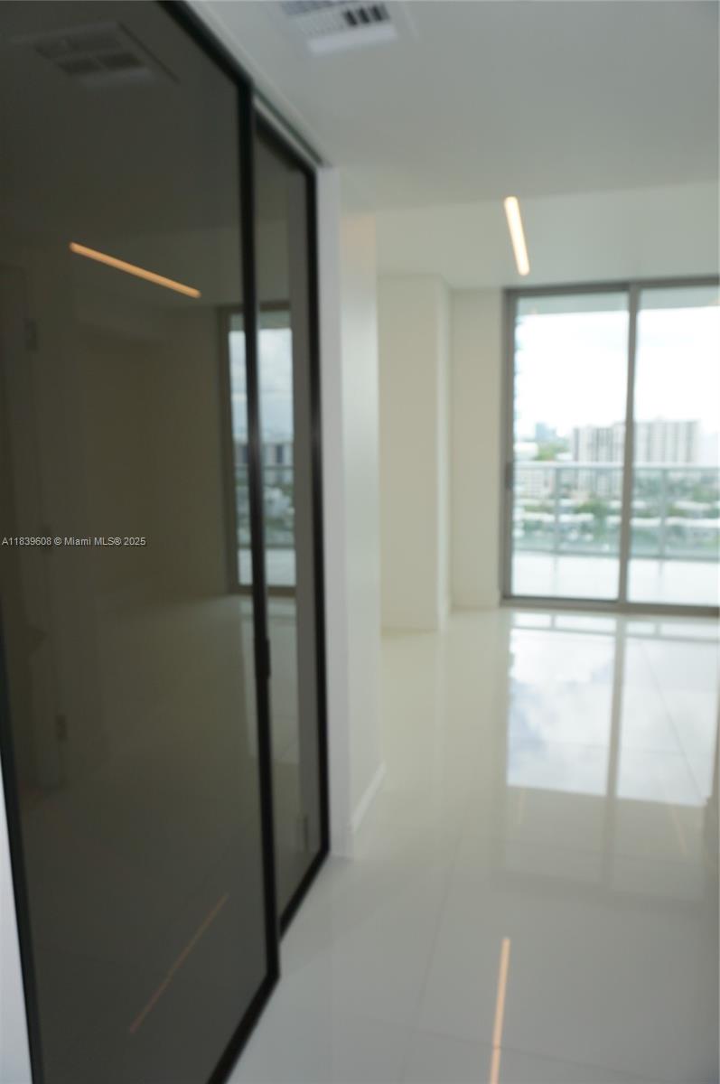 See details 4-1808 3 / 4 1892 sq. ft. $ 2025-07-13 0 Photo