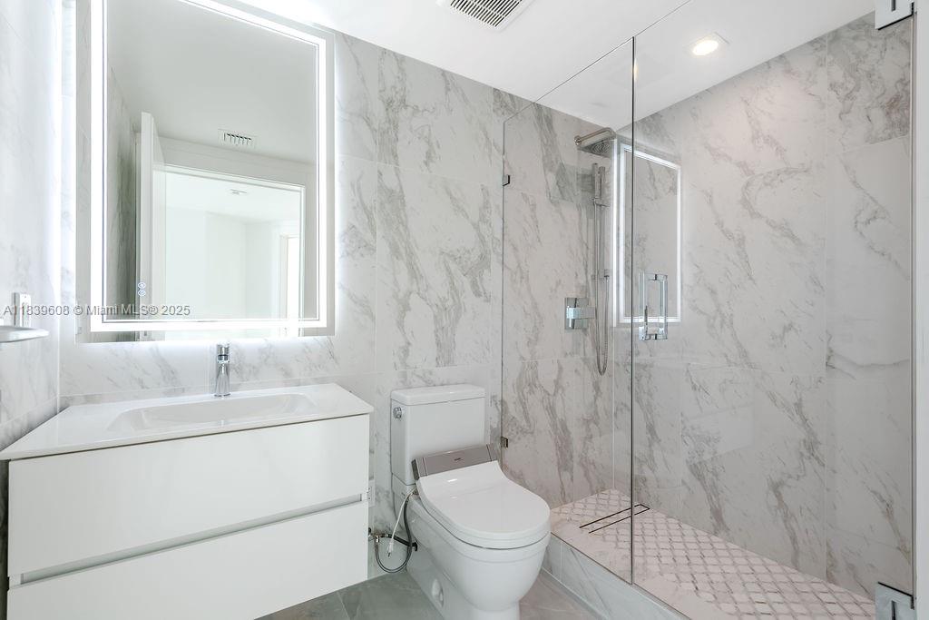 See details 4-1808 3 / 4 1892 sq. ft. $ 2025-07-13 0 Photo
