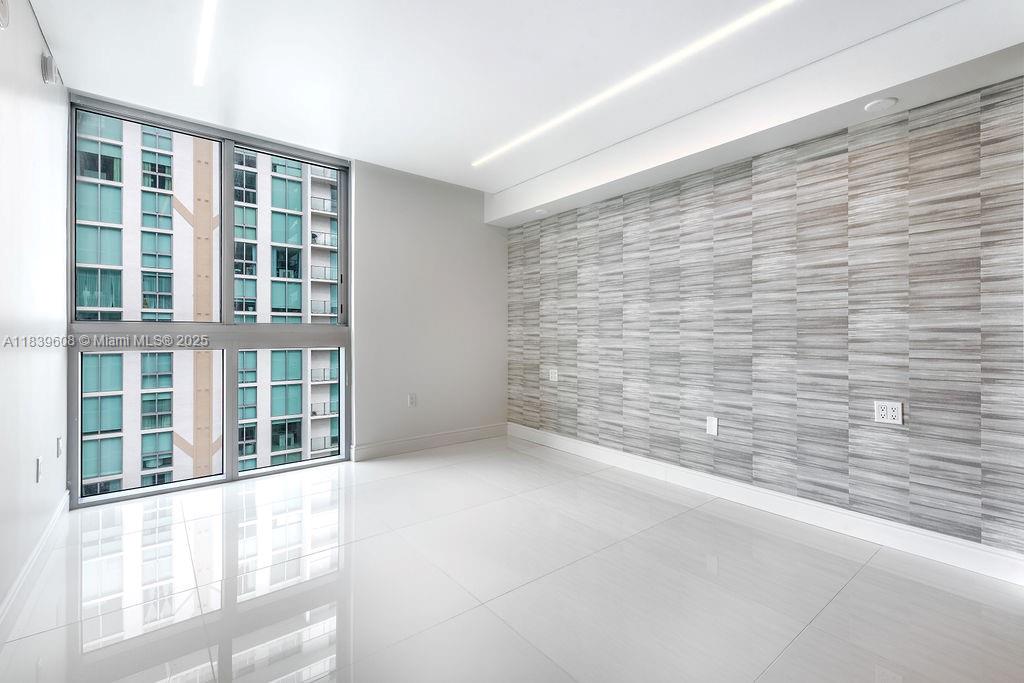 See details 4-1808 3 / 4 1892 sq. ft. $ 2025-07-13 0 Photo