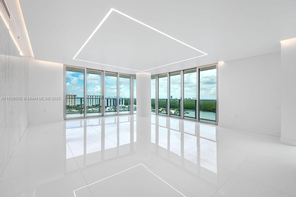 See details 4-1808 3 / 4 1892 sq. ft. $ 2025-07-13 0 Photo