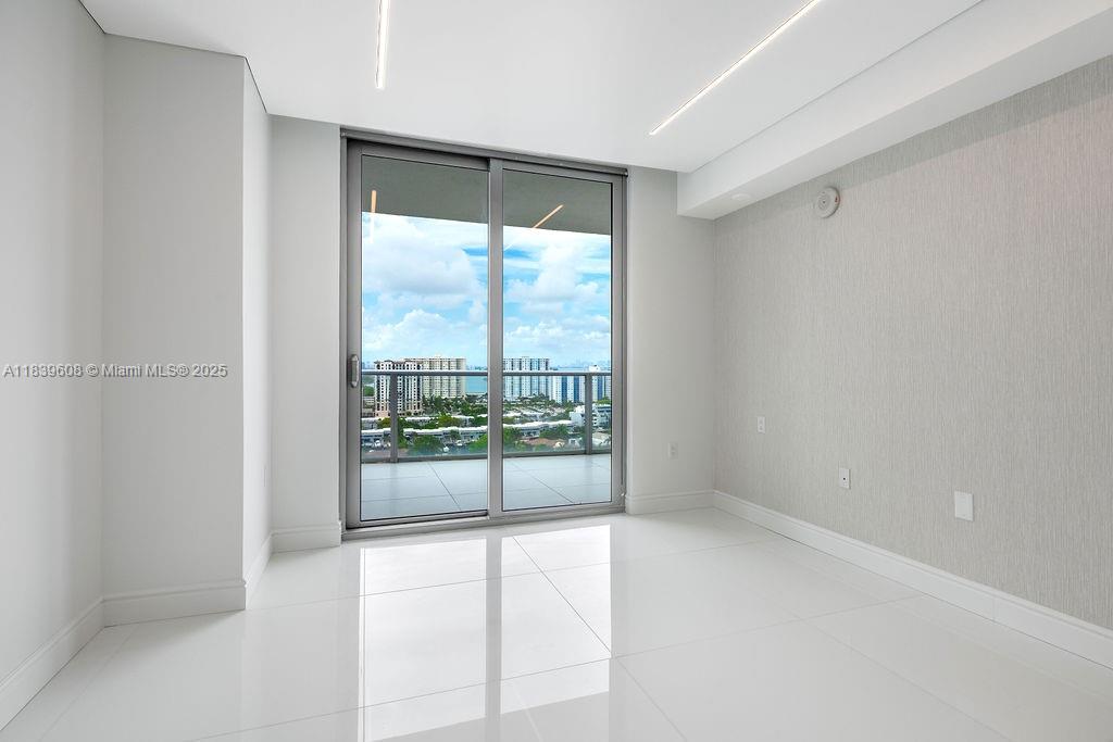 See details 4-1808 3 / 4 1892 sq. ft. $ 2025-07-13 0 Photo