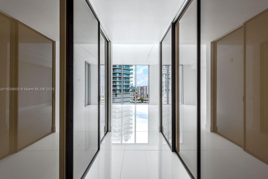 See details 4-1808 3 / 4 1892 sq. ft. $ 2025-07-13 0 Photo