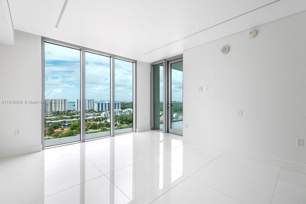 See details 4-1808 3 / 4 1892 sq. ft. $ 2025-07-13 0 Photo