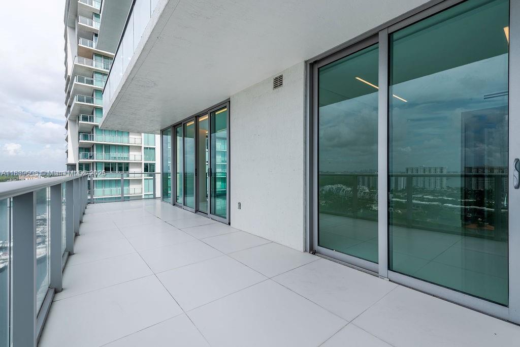 See details 4-1808 3 / 4 1892 sq. ft. $ 2025-07-13 0 Photo