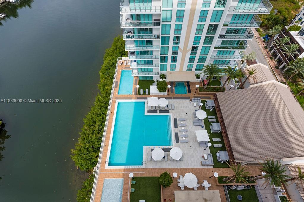 See details 4-1808 3 / 4 1892 sq. ft. $ 2025-07-13 0 Photo