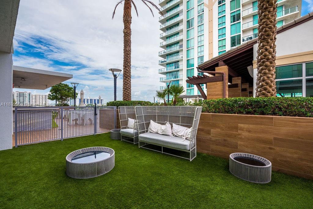 See details 4-1808 3 / 4 1892 sq. ft. $ 2025-07-13 0 Photo