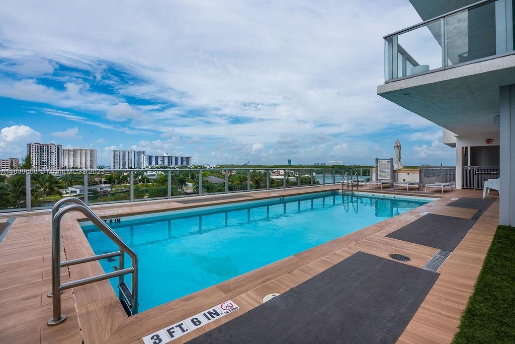 See details 4-1808 3 / 4 1892 sq. ft. $ 2025-07-13 0 Photo