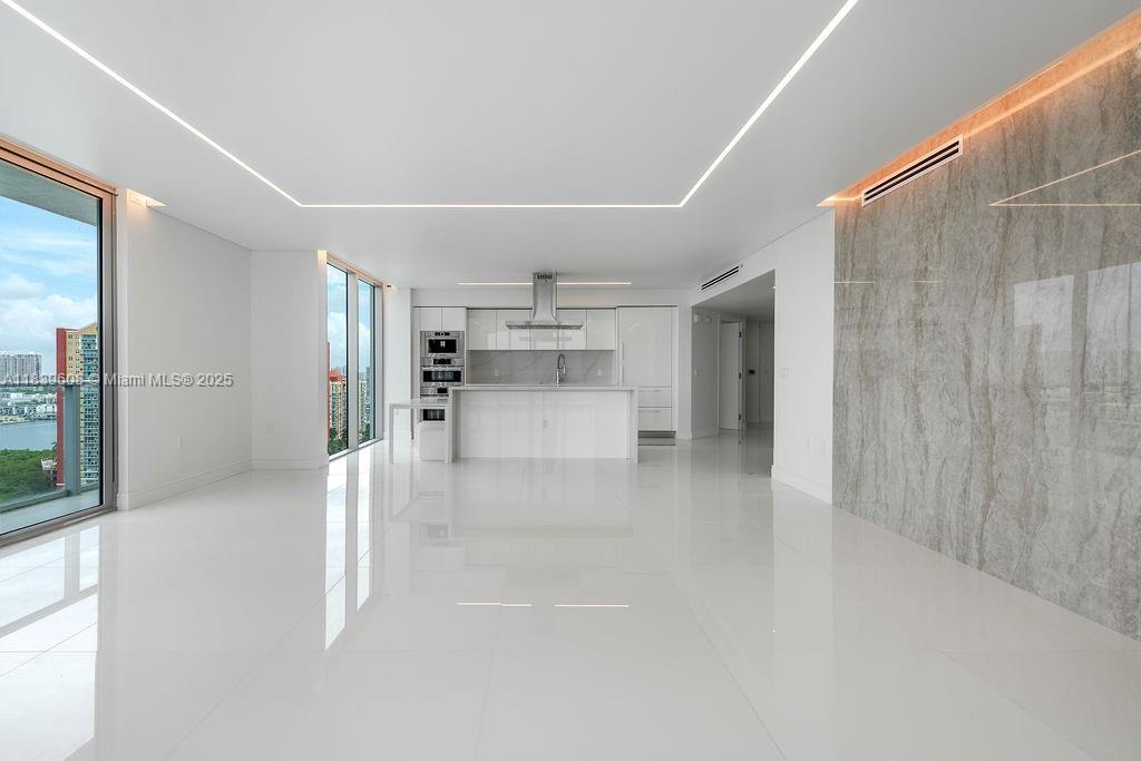 See details 4-1808 3 / 4 1892 sq. ft. $ 2025-07-13 0 Photo