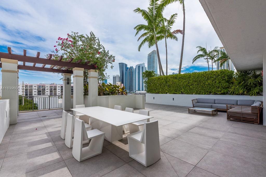 See details 4-1808 3 / 4 1892 sq. ft. $ 2025-07-13 0 Photo
