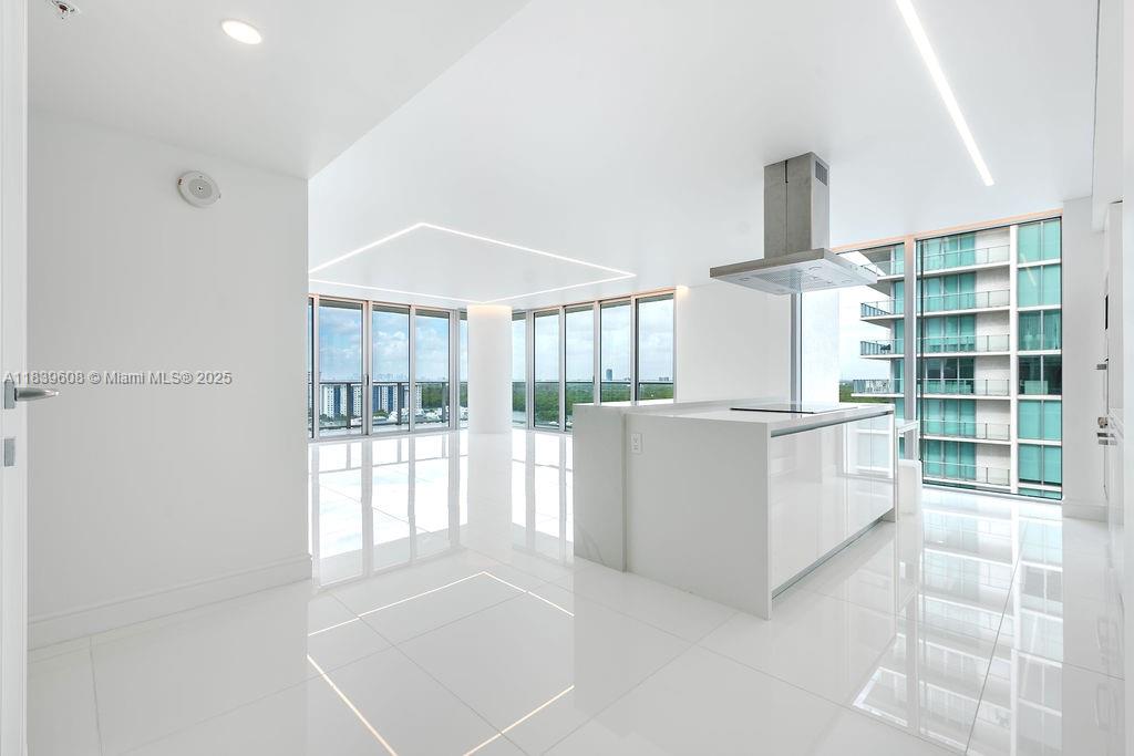 See details 4-1808 3 / 4 1892 sq. ft. $ 2025-07-13 0 Photo
