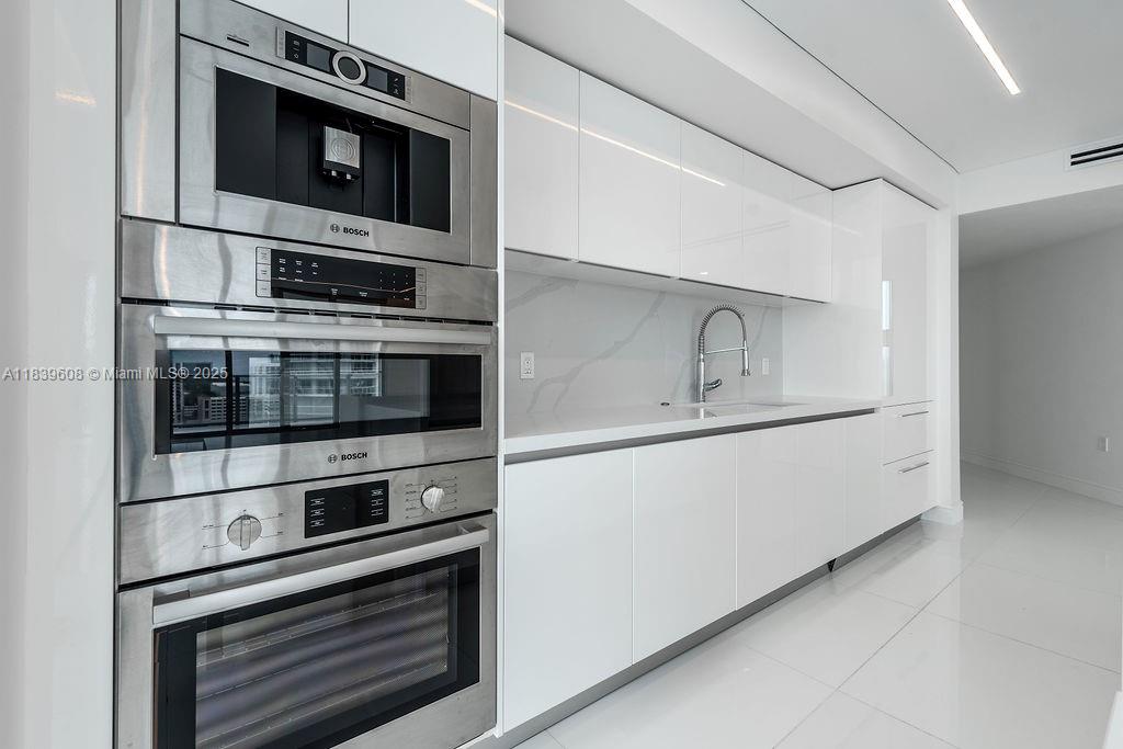 See details 4-1808 3 / 4 1892 sq. ft. $ 2025-07-13 0 Photo