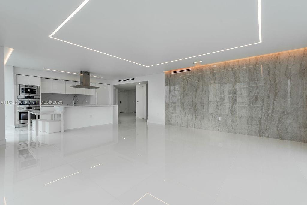 See details 4-1808 3 / 4 1892 sq. ft. $ 2025-07-13 0 Photo