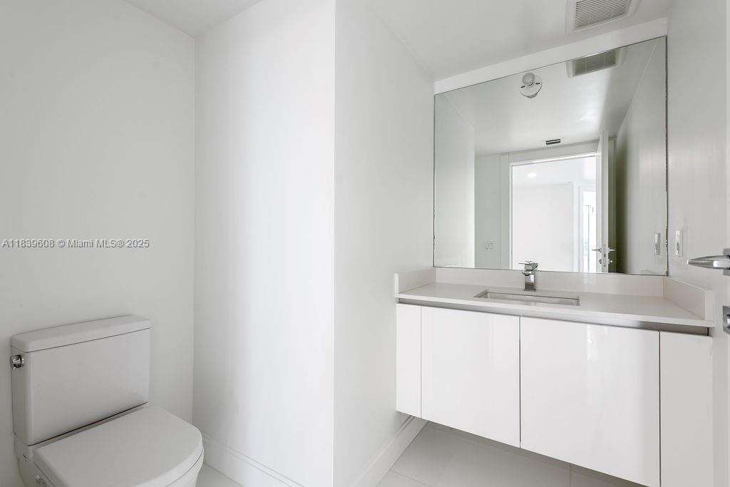 See details 4-1808 3 / 4 1892 sq. ft. $ 2025-07-13 0 Photo