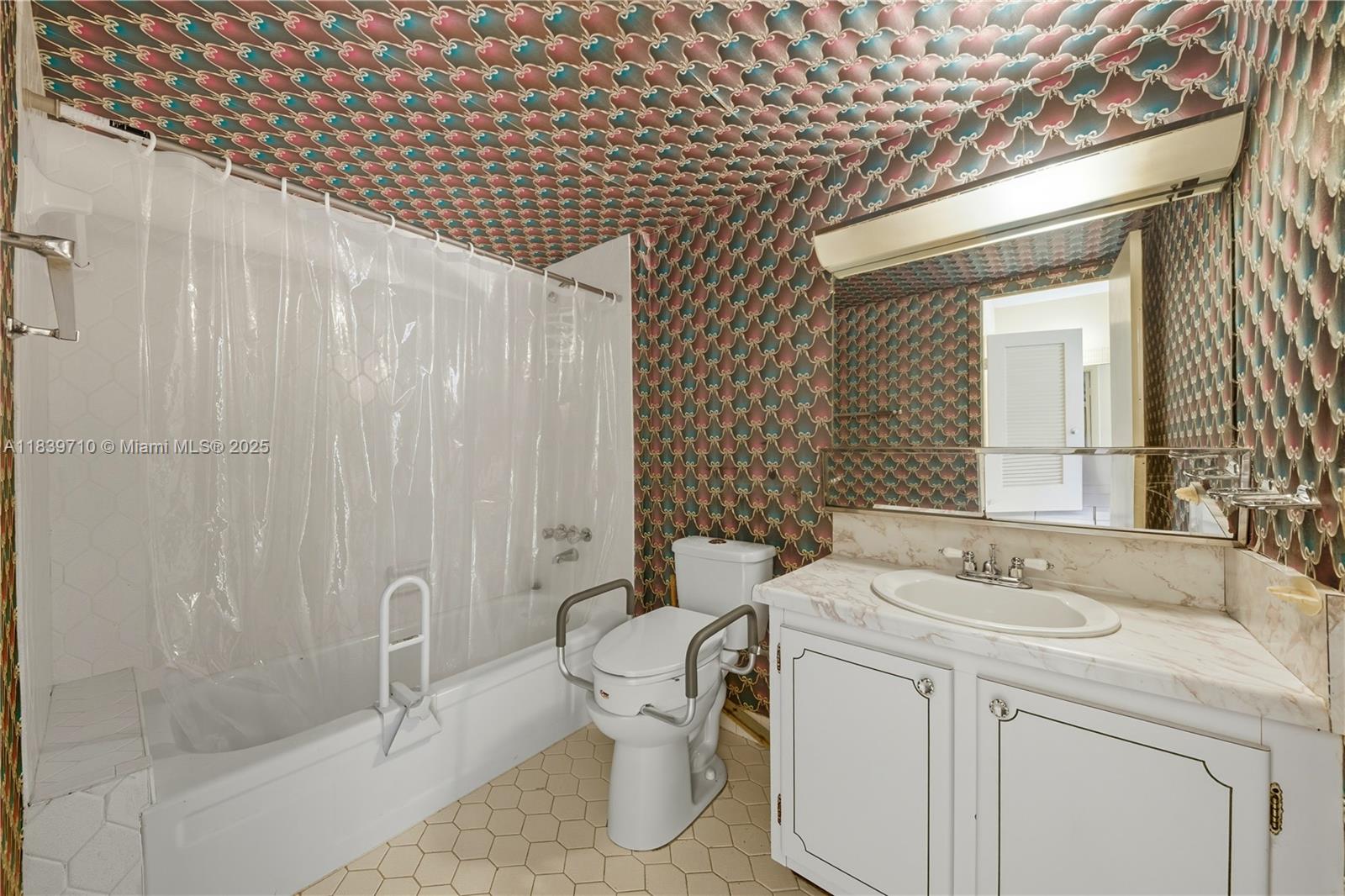 Photo of 1849 Ocean Dr  #507, Hallandale Beach, Florida, 33009 - 