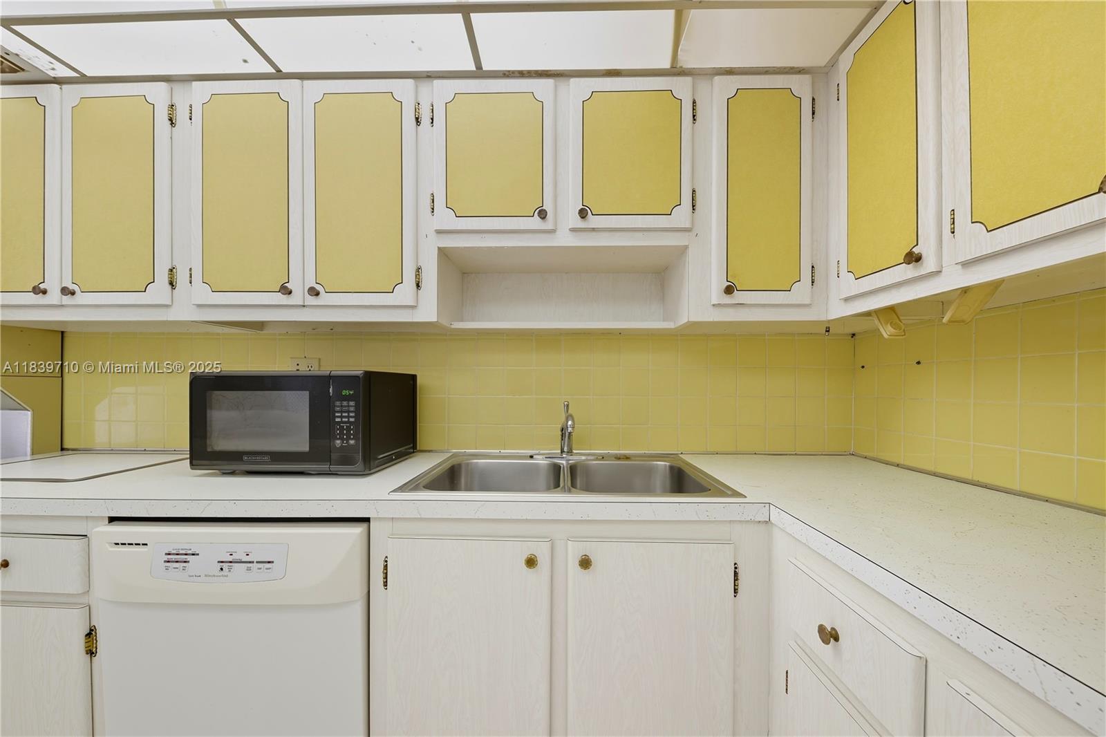 Photo of 1849 Ocean Dr  #507, Hallandale Beach, Florida, 33009 - 