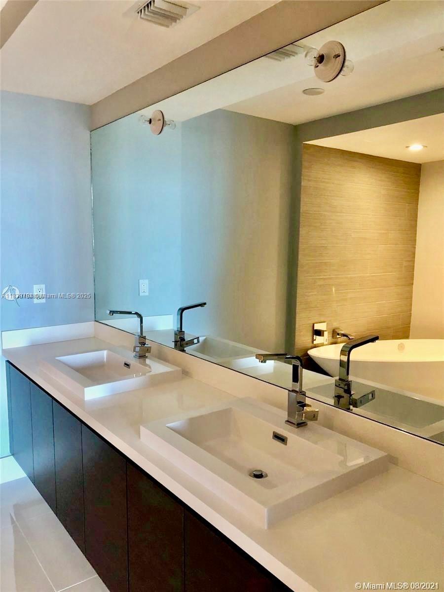 See details 4-1806 2 / 3 1524 sq. ft. $ 2025-07-14 0 Photo